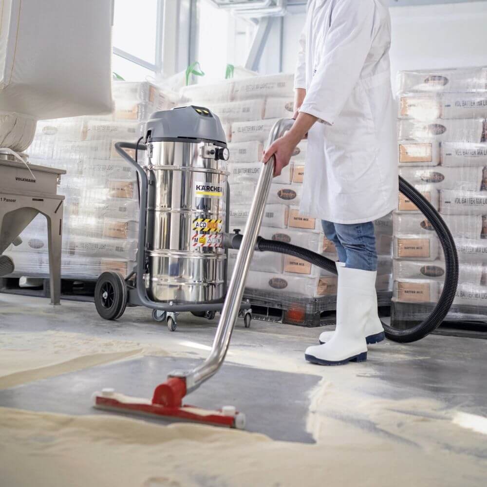 Aspirador Industrial Karcher IVM 40/24-2 M ACD - Imagem principal - 12ebc4b2-2889-4f65-89dd-91b619a297ea