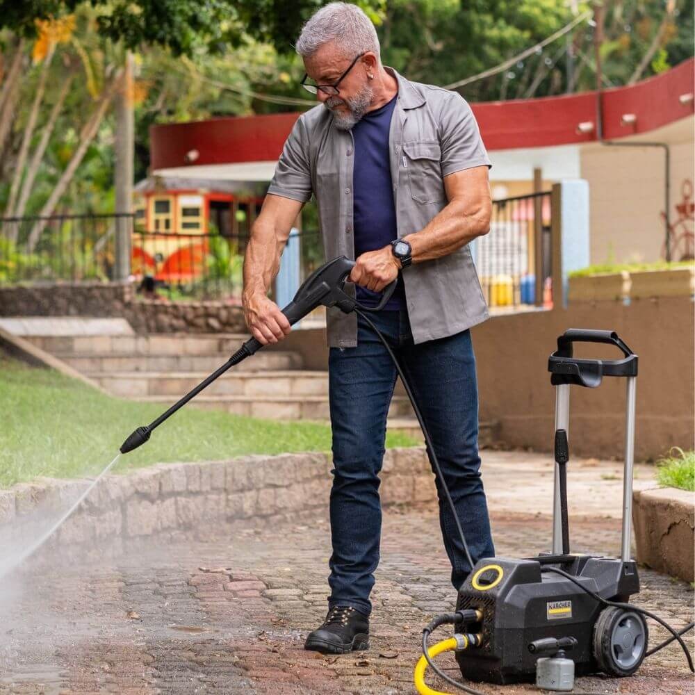 Lavadora de Alta Pressão Karcher HD 585 Profi Black New - Imagem principal - 9f005278-26b9-4c46-af1f-0f1ed6d3863a