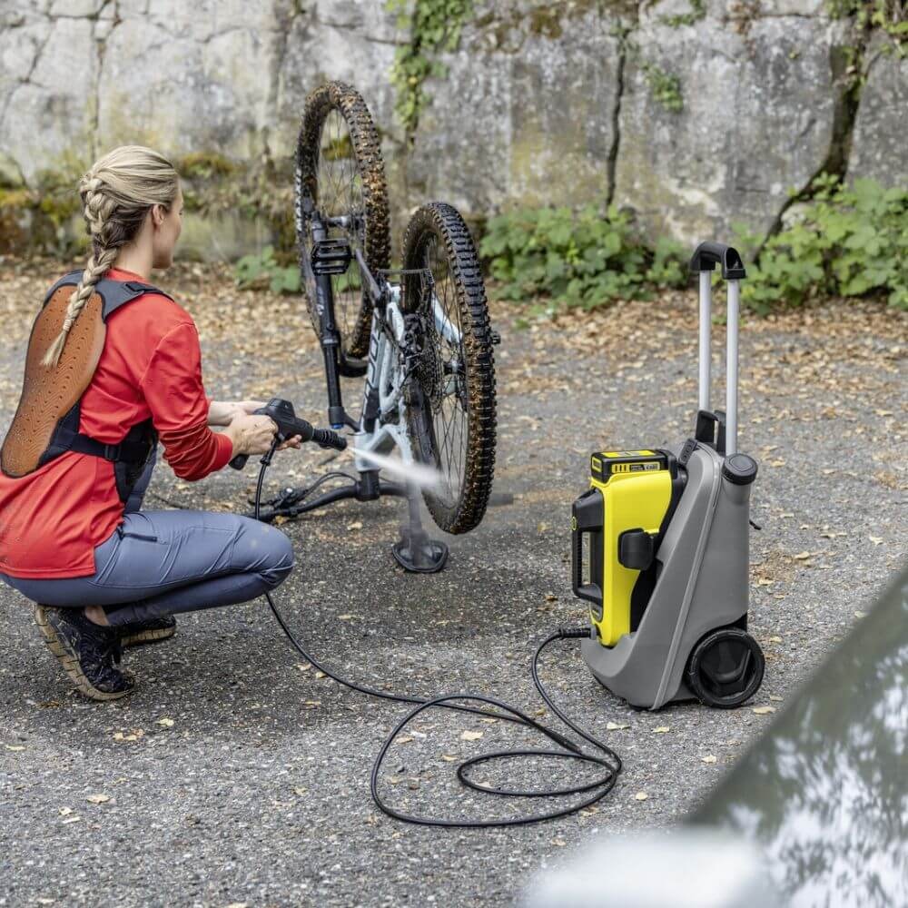 Lavadora de Média Pressão Sem Fio Karcher OC 6 Premium Portátil