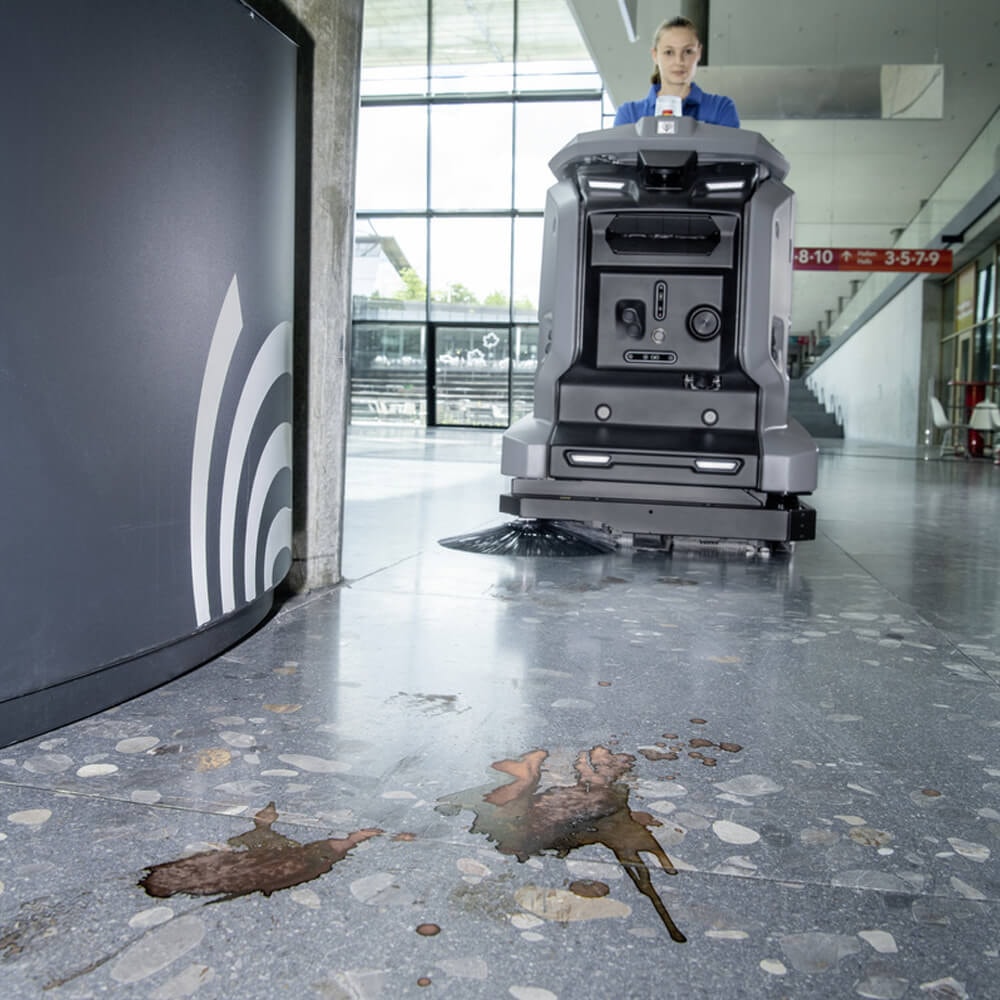 Lavadora e Secadora de Piso Autonoma Karcher Kira B 50 - Imagem principal - 93aac7dc-dc0f-477e-aca2-6581e041343a