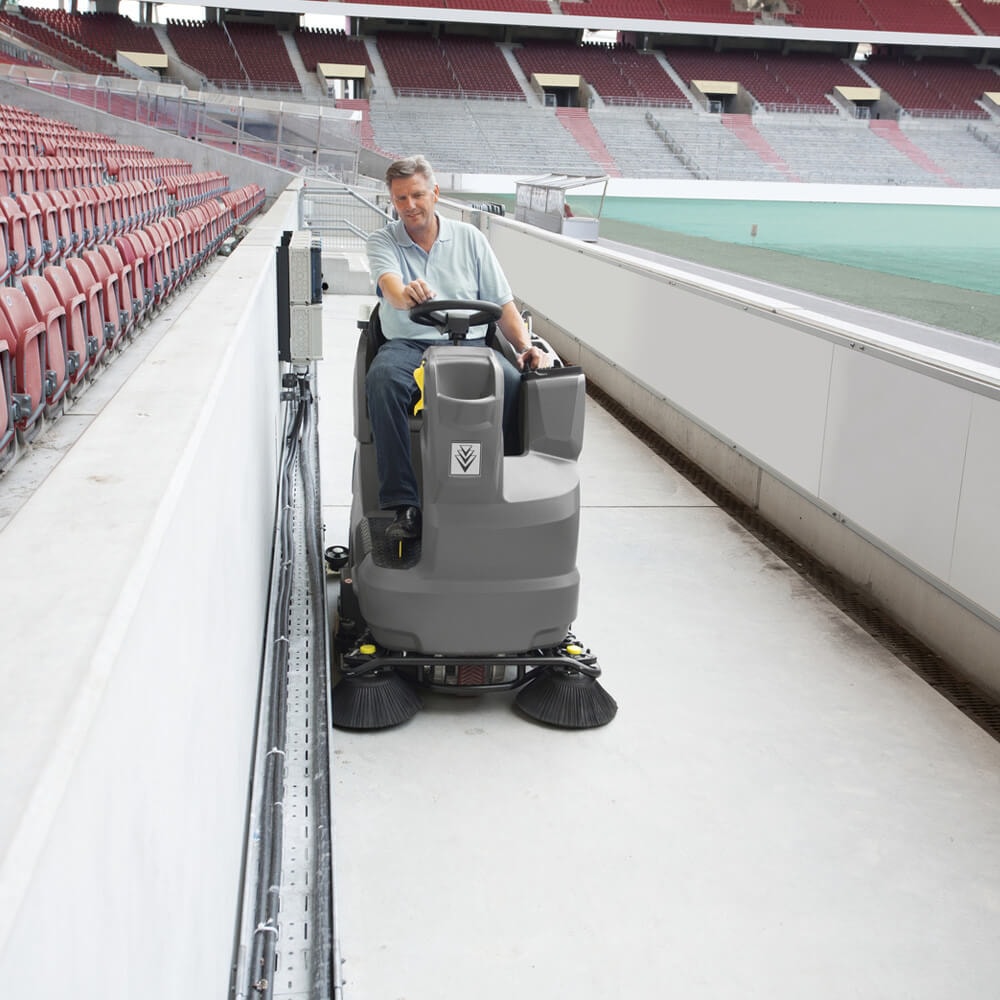 LAVADORA E SECADORA DE PISO KARCHER B 90 R - Imagem principal - 606bdd4a-bfbb-472f-857b-c7301c563af2
