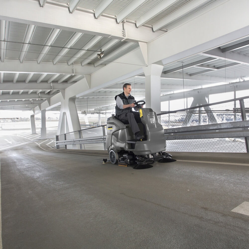 LAVADORA E SECADORA DE PISO KARCHER B 90 R - Imagem principal - dc66a835-3740-439e-aeb4-ae04631aeb4f