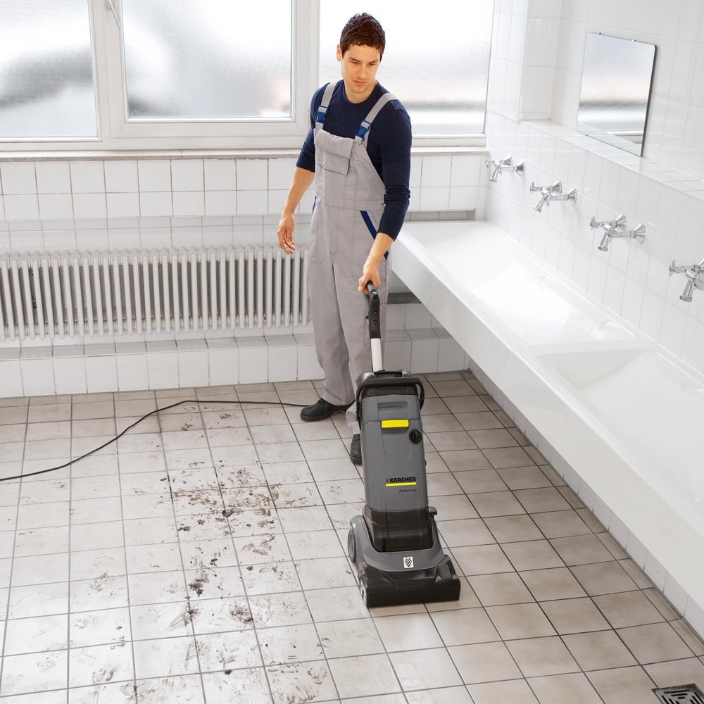 LAVADORA E SECADORA DE PISO KARCHER BR 30/4 - Imagem principal - 10be8ad1-5215-47c2-a104-7c1c068827a6