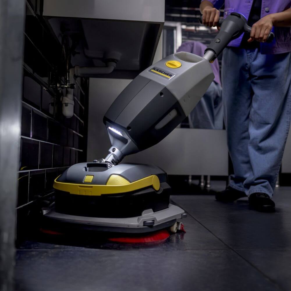 Lavadora e Secadora de Piso Karcher K-Mop 46 - Imagem principal - df468b26-4565-4c56-beaa-f631f4191fb1