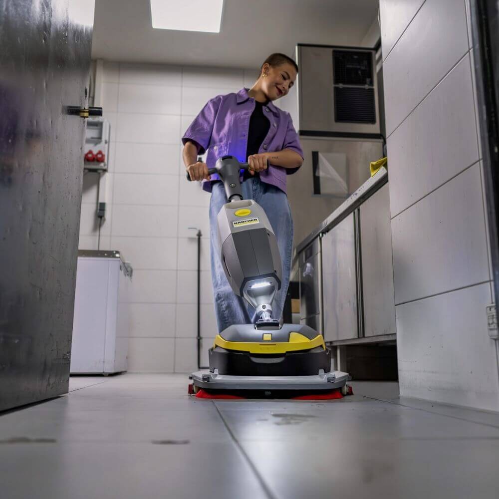 Lavadora e Secadora de Piso Karcher K-Mop 46 - Imagem principal - 76560c26-ab57-4feb-a833-76b737477680