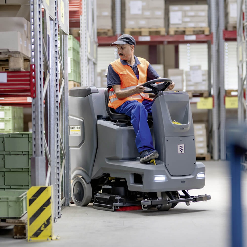 Lavadora e Secadora de Piso Tripulada Karcher BD Super - Imagem principal - c5669a71-a847-4a20-bfa0-70bcd29d6983