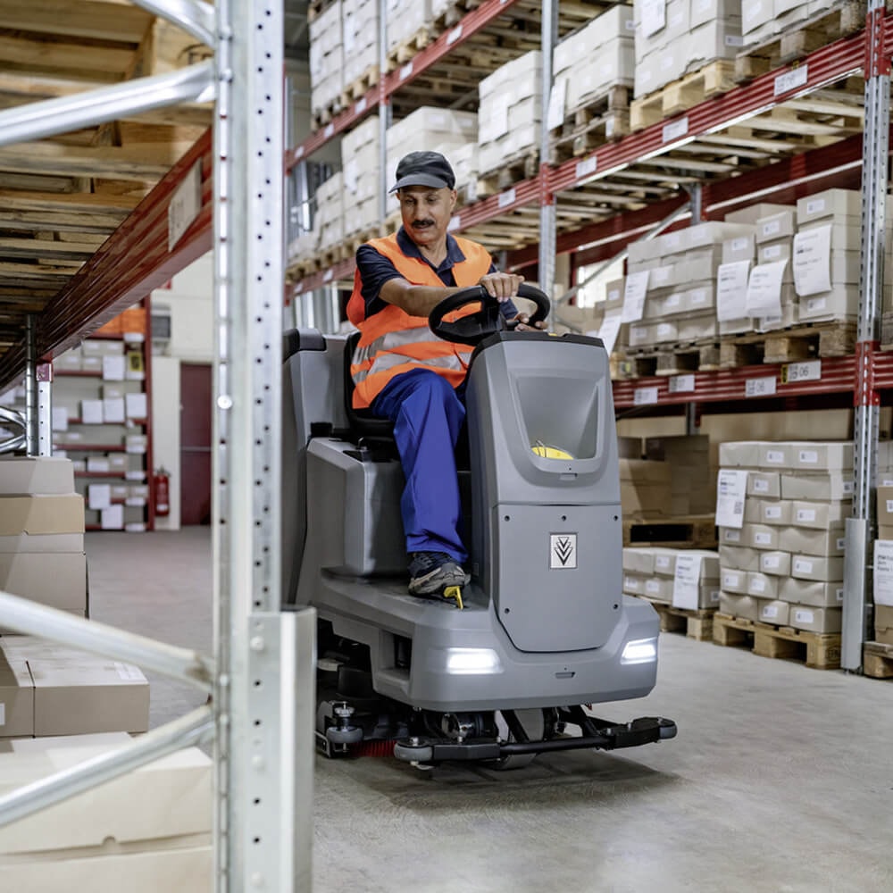 Lavadora e Secadora de Piso Tripulada Karcher BD Super - Imagem principal - 04aa1cc9-156d-4f15-a21d-452dae22fcd3