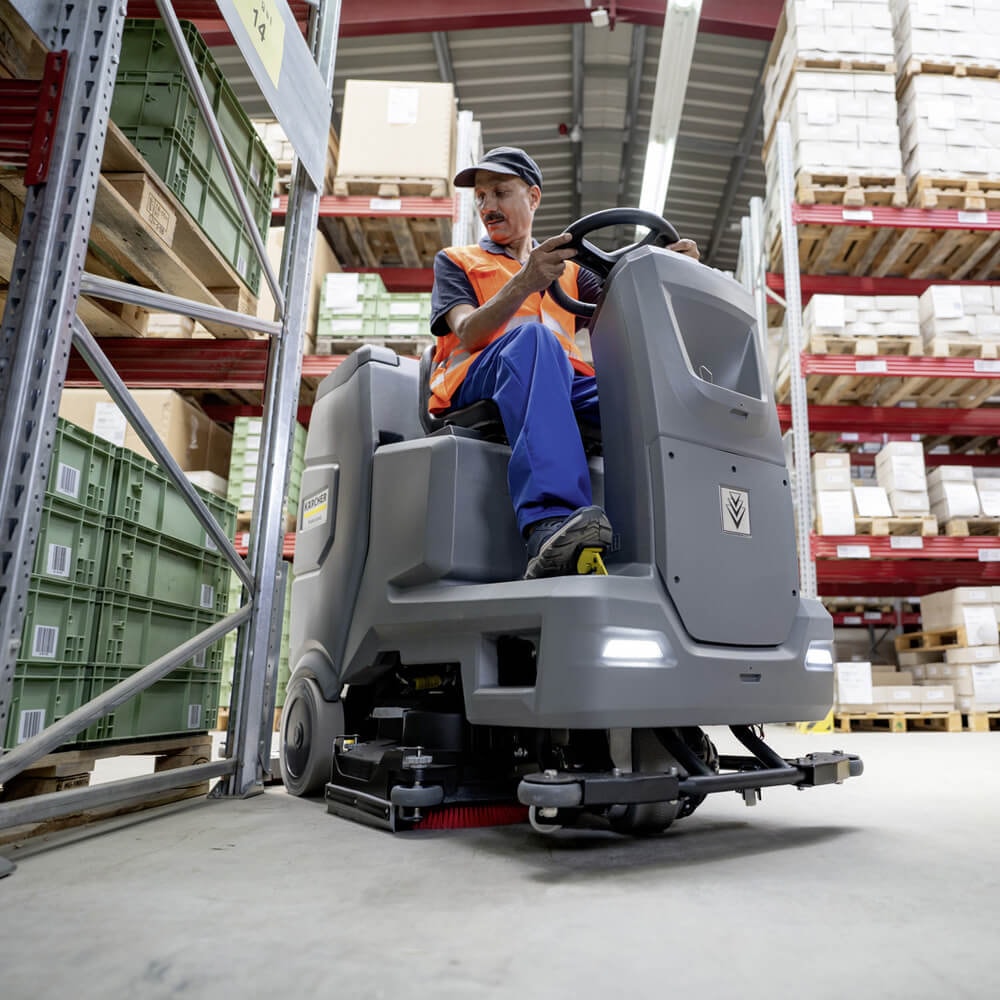Lavadora e Secadora de Piso Tripulada Karcher BD Super - Imagem principal - 6e442c98-be5d-4ead-8468-60d38b3fa3ac