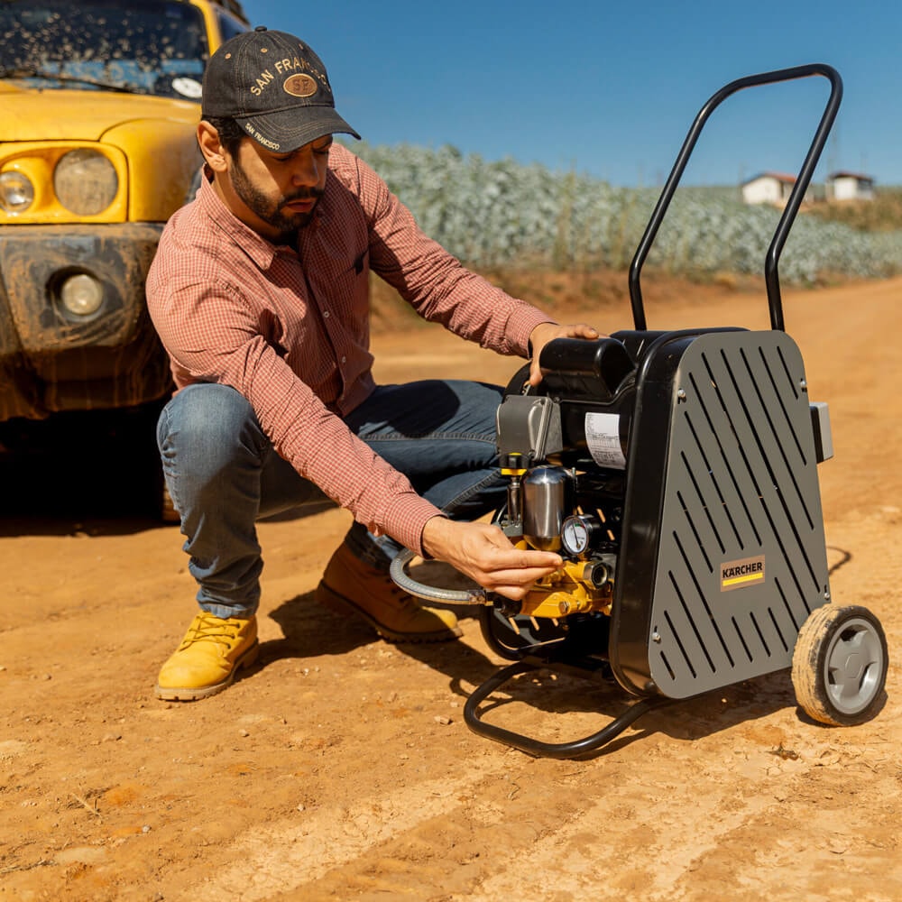 Lavadora Industrial Lava Jato Karcher Alta Vazão HF 1600 l/h 2cv - 580 psi - Imagem principal - 65d6a695-f9d4-434a-b3bc-059e2735fb51