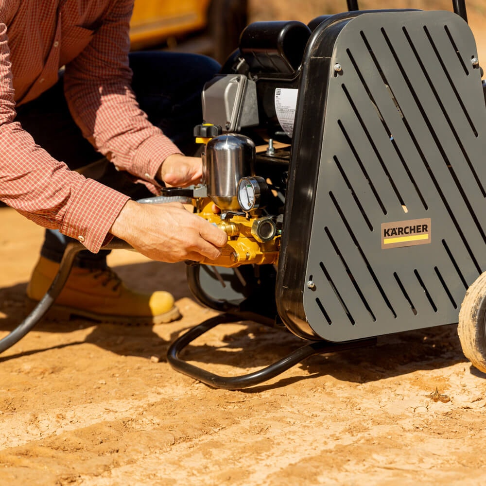 Lavadora Industrial Lava Jato Karcher Alta Vazão HF 1600 l/h 2cv - 580 psi - Imagem principal - 748d7d45-4ca3-4c93-b414-e18ceb1a1bcf
